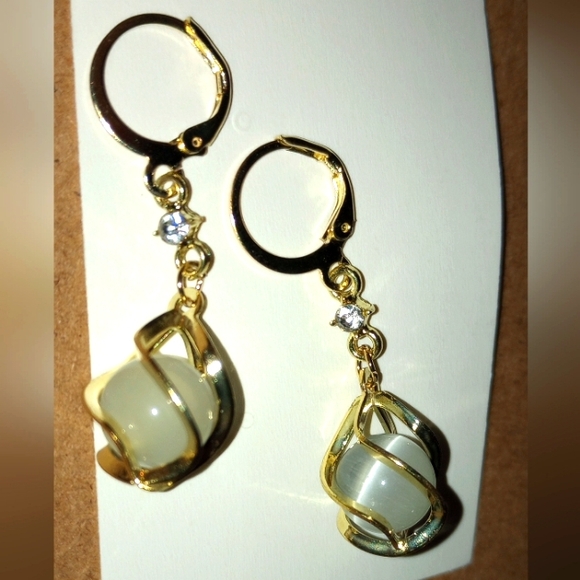 NEW! Gorgeous Gold Caged Pearl Huggie Drop Earrings - 925 Sterling Silver - Picture 3 of 5